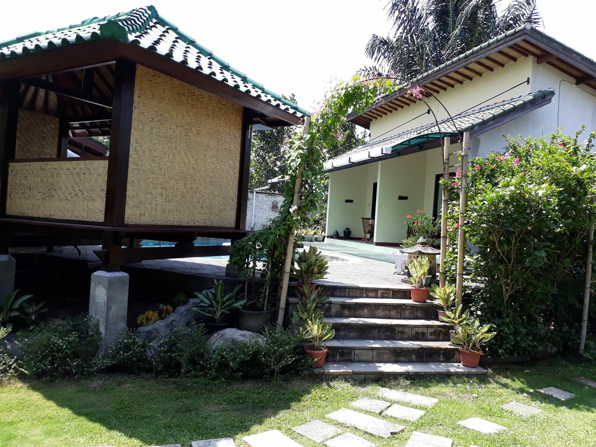 Villa Yukie Senggigi Montongbuwoh Eksteriør bilde