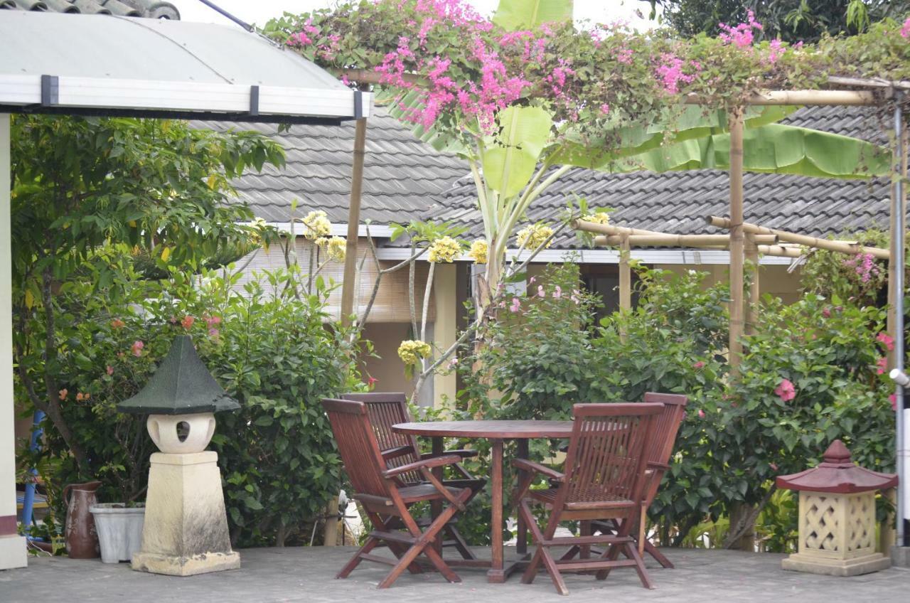 Villa Yukie Senggigi Montongbuwoh Eksteriør bilde