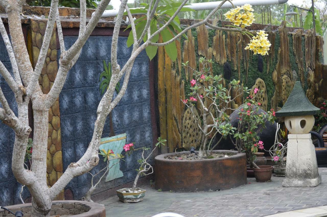 Villa Yukie Senggigi Montongbuwoh Eksteriør bilde