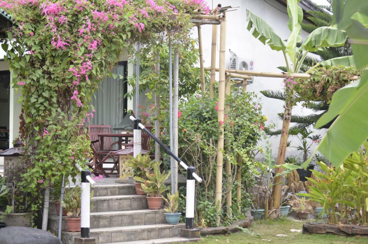 Villa Yukie Senggigi Montongbuwoh Eksteriør bilde